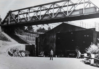 Bellman Hangar 1940 Banking Under Members Bridge